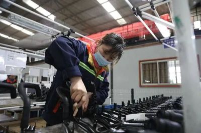 国庆假期不"打烊" !大英企业生产忙